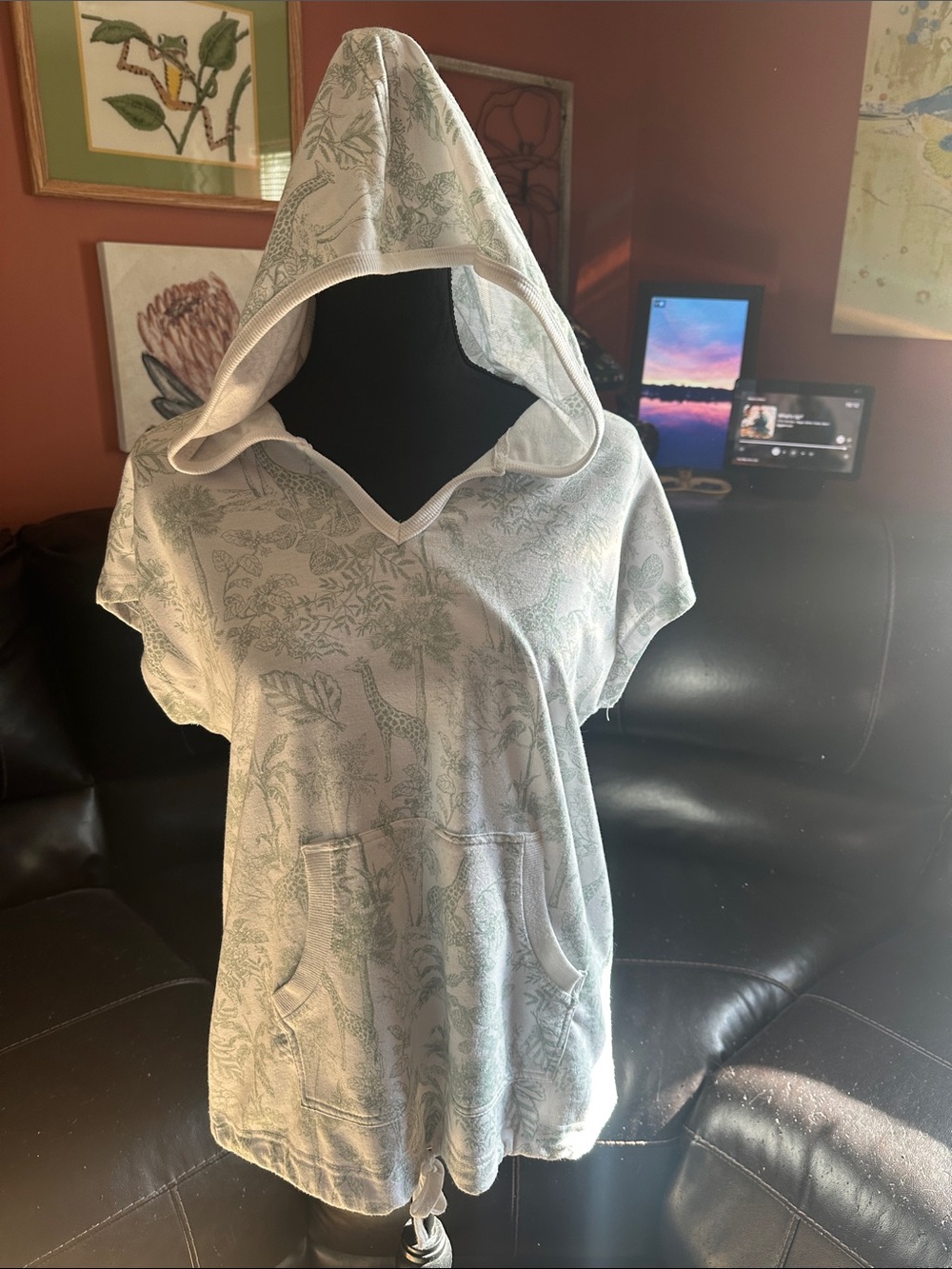 Jane and Delancey Light Green Hooded Short-Sleeve Pullover with Pockets